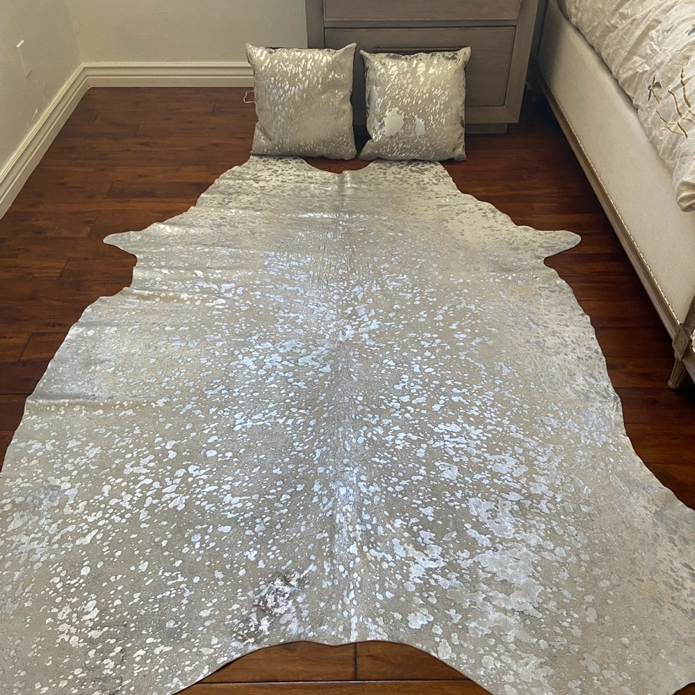 Two decorative pillows